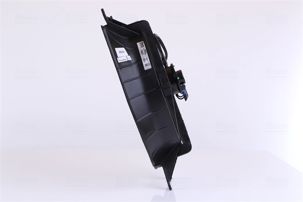 Compre 85043 Nissens Difusor do radiador de esfriamento, montado com motor e roda de aletas