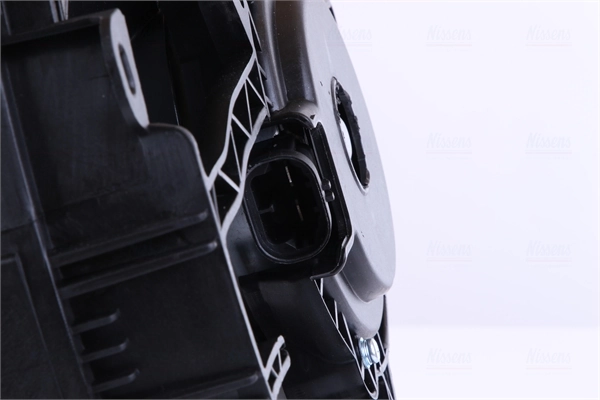 Difusor do radiador de esfriamento, montado com motor e roda de aletas 85991 Nissens