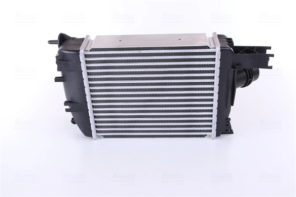 Radiador de intercooler Nissens 96529 preço, a partir de 95,33 USD