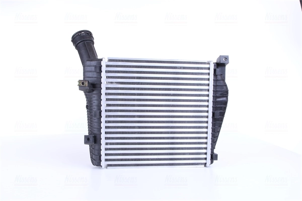 Radiador de intercooler Nissens 96611 preço, a partir de 98,11 USD