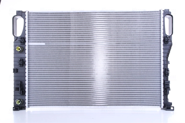 Radiador de esfriamento de motor Nissens 67105 preço, a partir de 127,79 USD