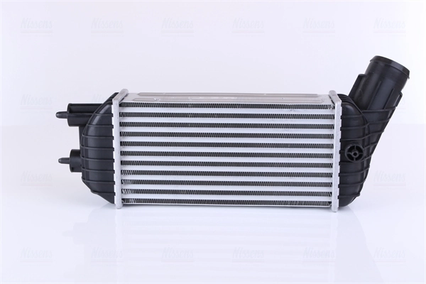 Radiador de intercooler Nissens 96573 preço, a partir de 66,40 USD