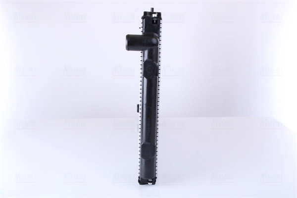 Radiador de esfriamento de motor Nissens 67740 preço, a partir de 123,99 USD