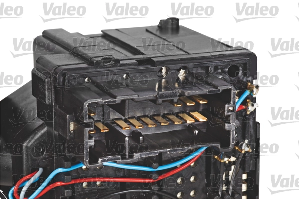 251700 VALEO Comutador direito instalado na coluna da direção