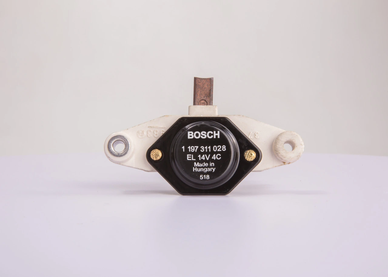 Compre 1197311028 Bosch Relê-regulador do gerador (relê de carregamento)