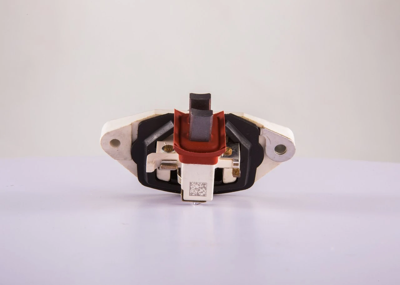 1197311032 Bosch Relê-regulador do gerador (relê de carregamento)