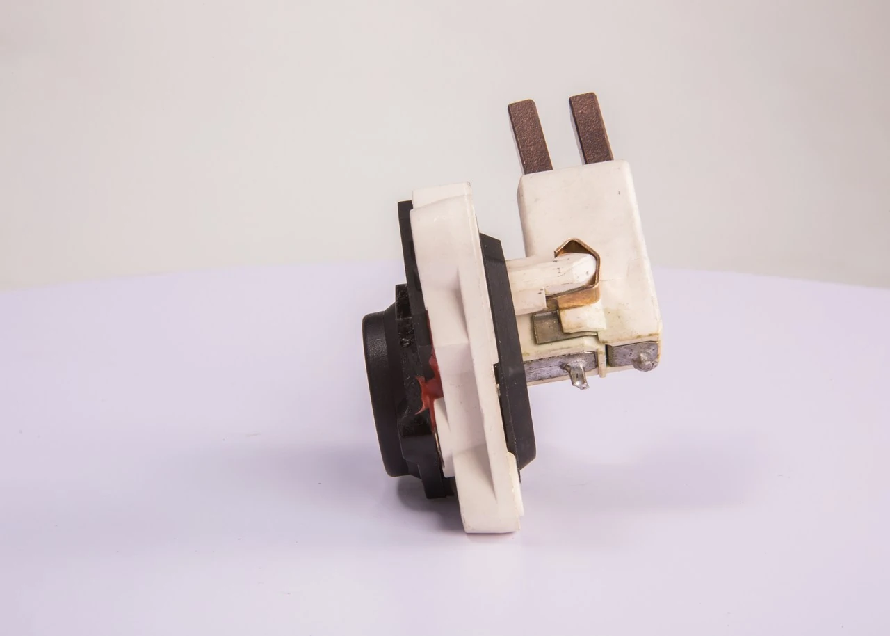 Compre 1197311316 Bosch Relê-regulador do gerador (relê de carregamento)