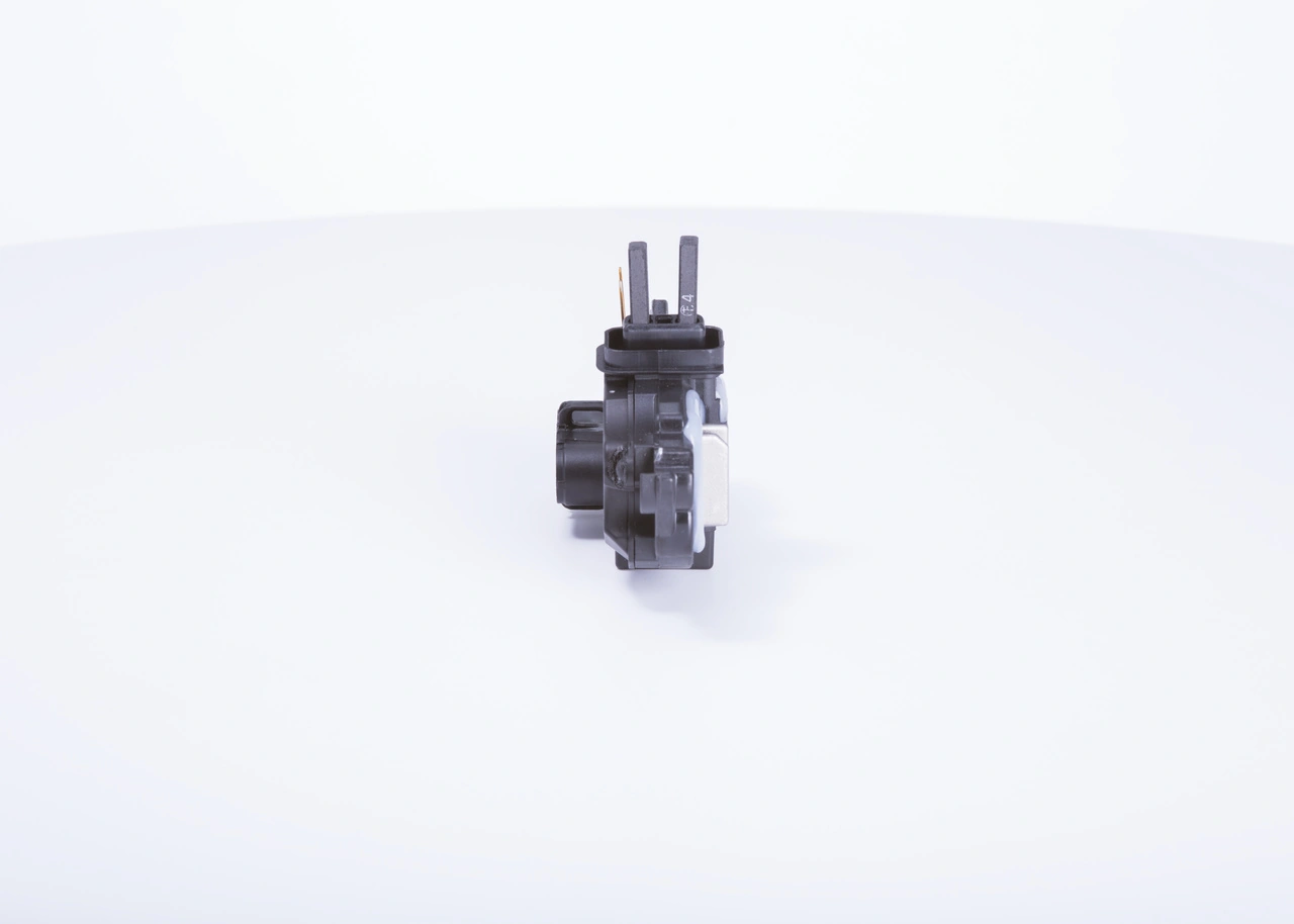 F00MA45247 Bosch Relê-regulador do gerador (relê de carregamento)