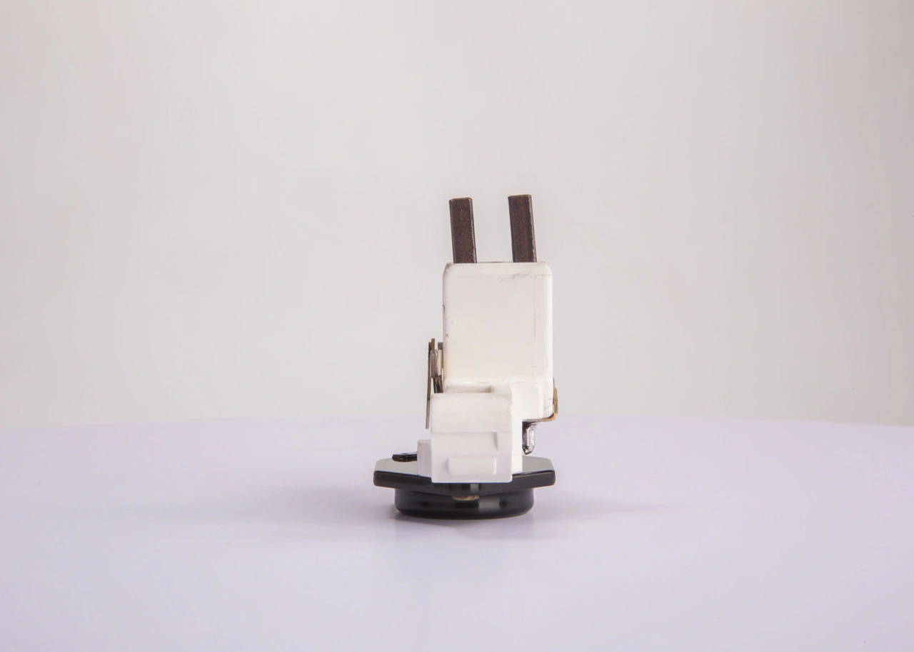 Compre 1197311223 Bosch Relê-regulador do gerador (relê de carregamento)