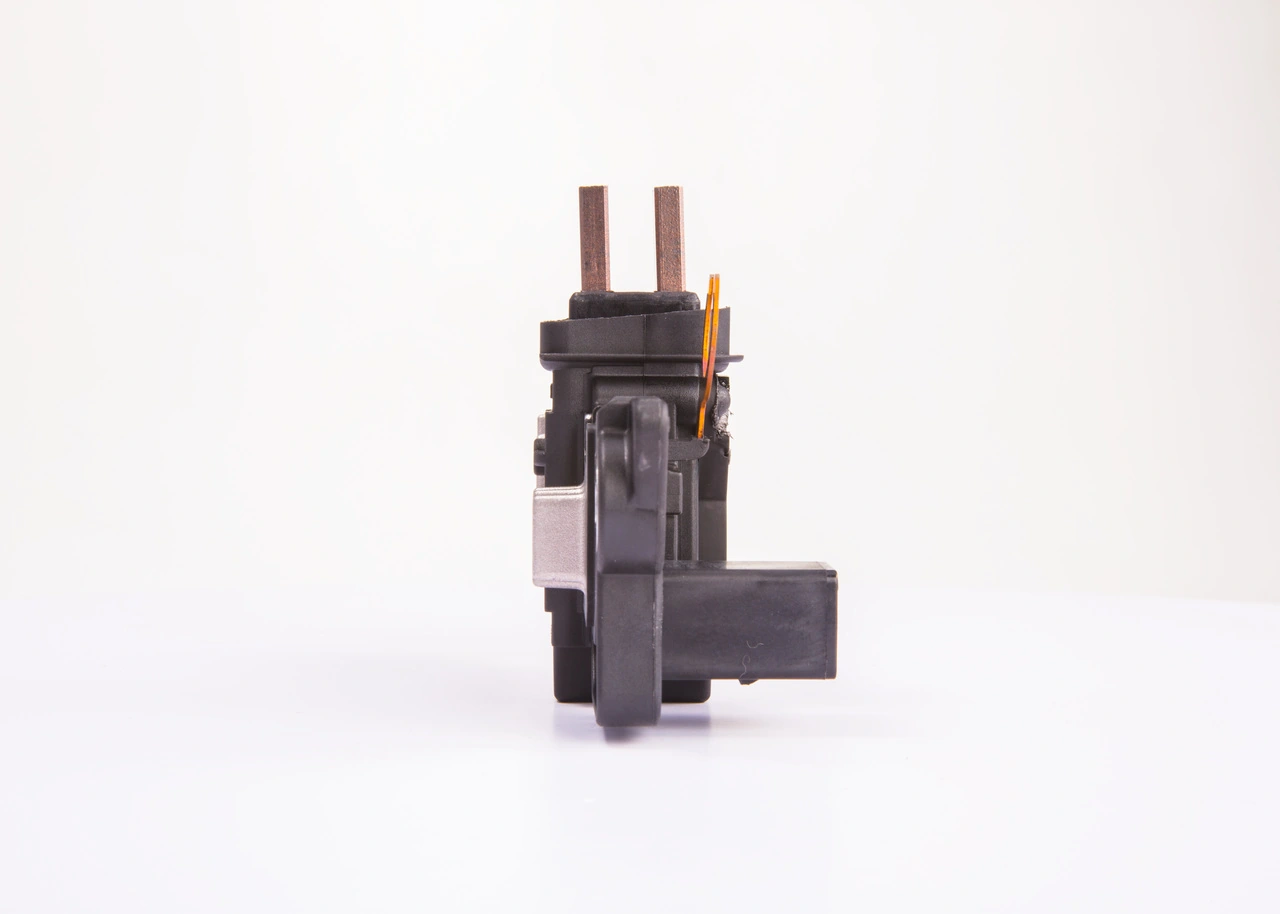 Compre F00M144147 Bosch Relê-regulador do gerador (relê de carregamento)