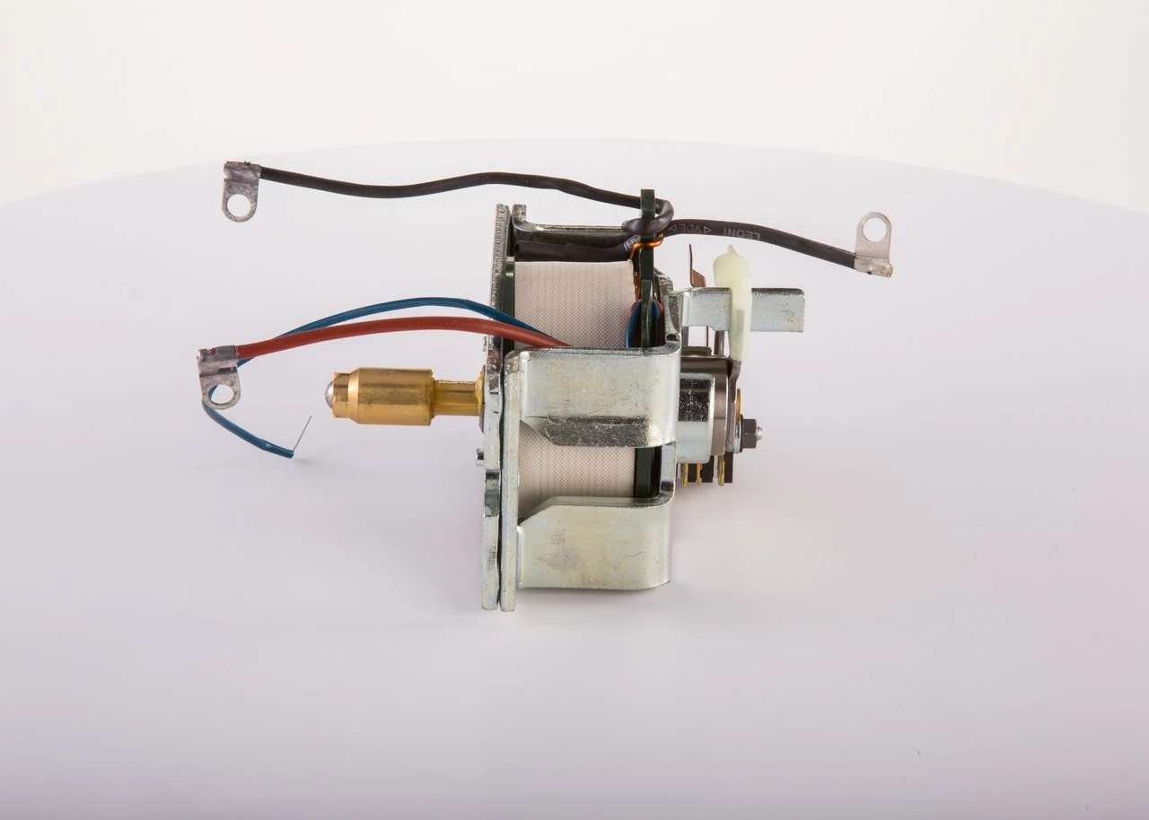 0331450002 Bosch Relê retrator do motor de arranco