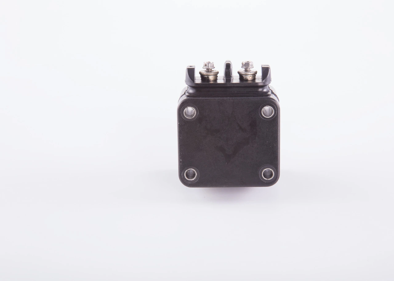 F00HN37431 Bosch Relê retrator do motor de arranco