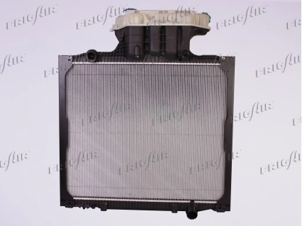 Radiador de esfriamento de motor MAN 81061016512 preço, a partir de 595,53 USD