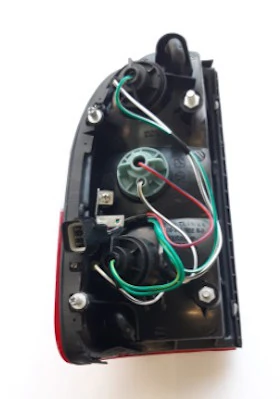 Compre MR954576 Mitsubishi Lanterna traseira direita