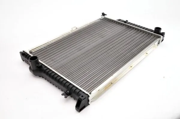 Radiador de esfriamento de motor Thermotec D7B015TT preço, a partir de 124,13 USD