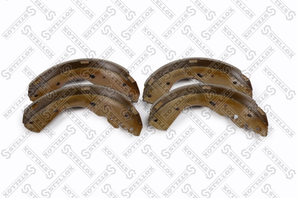 Sapatas do freio traseiras de tambor UCYR2638Z Mazda
