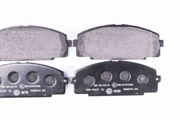 Sapatas do freio dianteiras de disco HELLA 8DB355016921