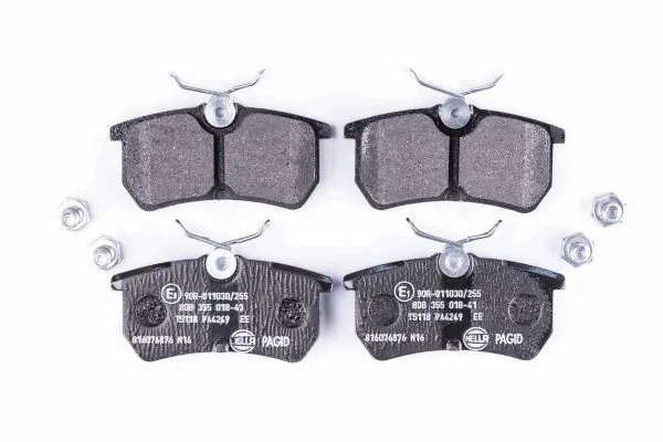 Sapatas do freio traseiras de disco HELLA 8DB355018411