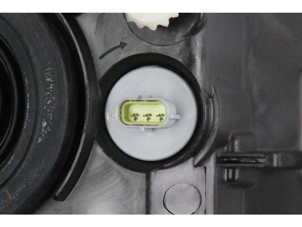 Luz esquerda Peugeot/Citroen 95025585