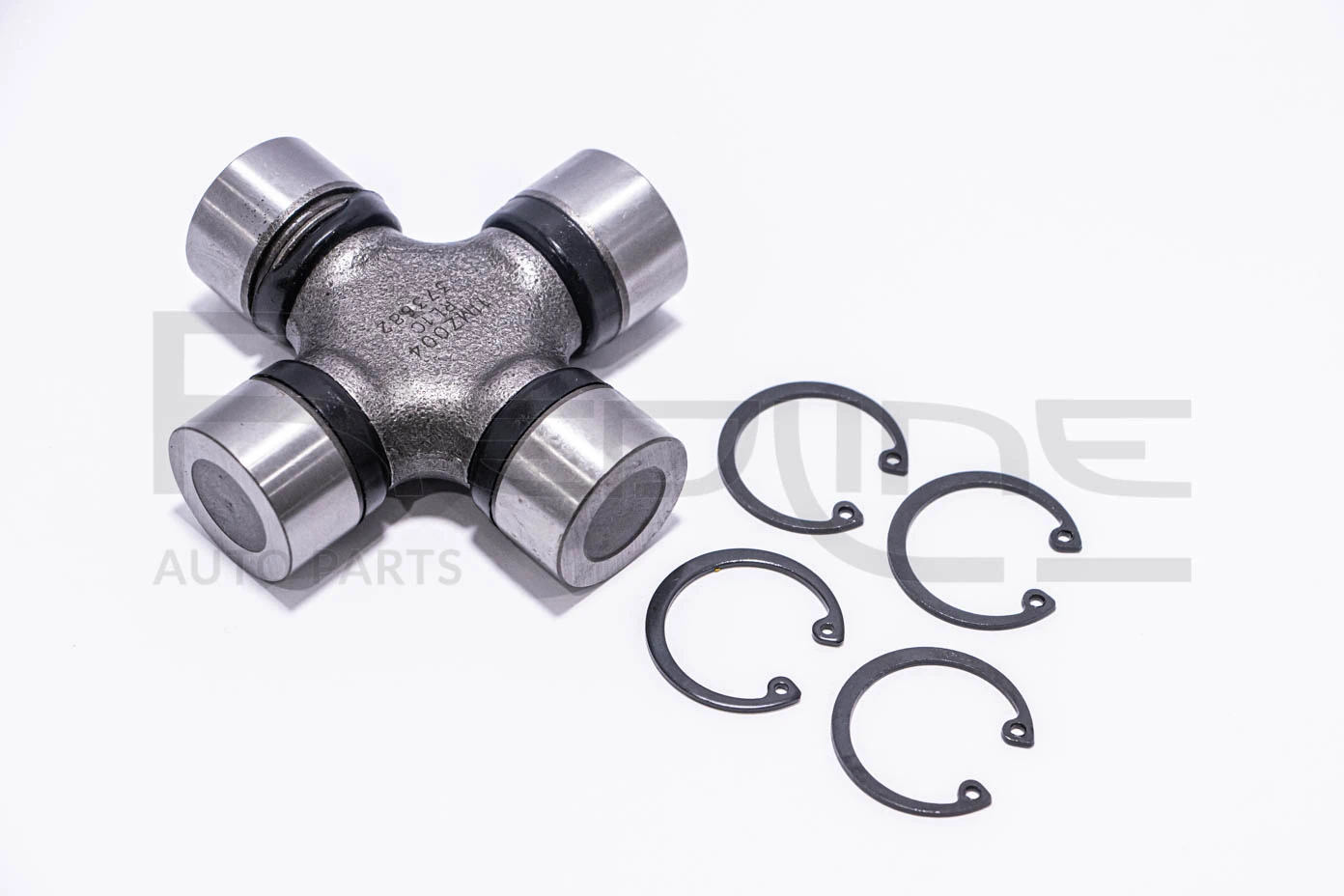 Cruzeta da junta universal dianteira SA672506XA Mazda