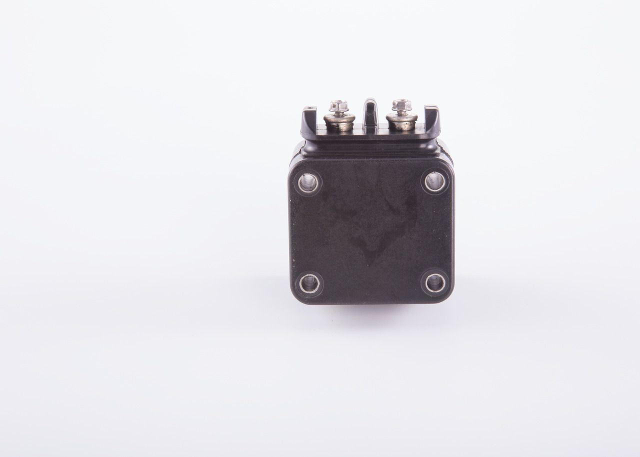 Relê retrator do motor de arranco F00HN37431 Bosch