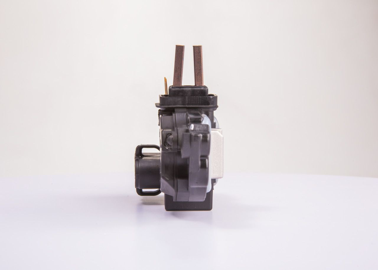 Relê-regulador do gerador (relê de carregamento) F00MA45253 Bosch