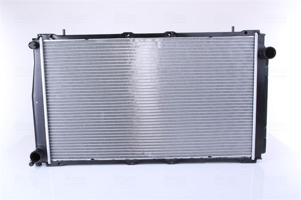 Radiador de esfriamento de motor Nissens 67740