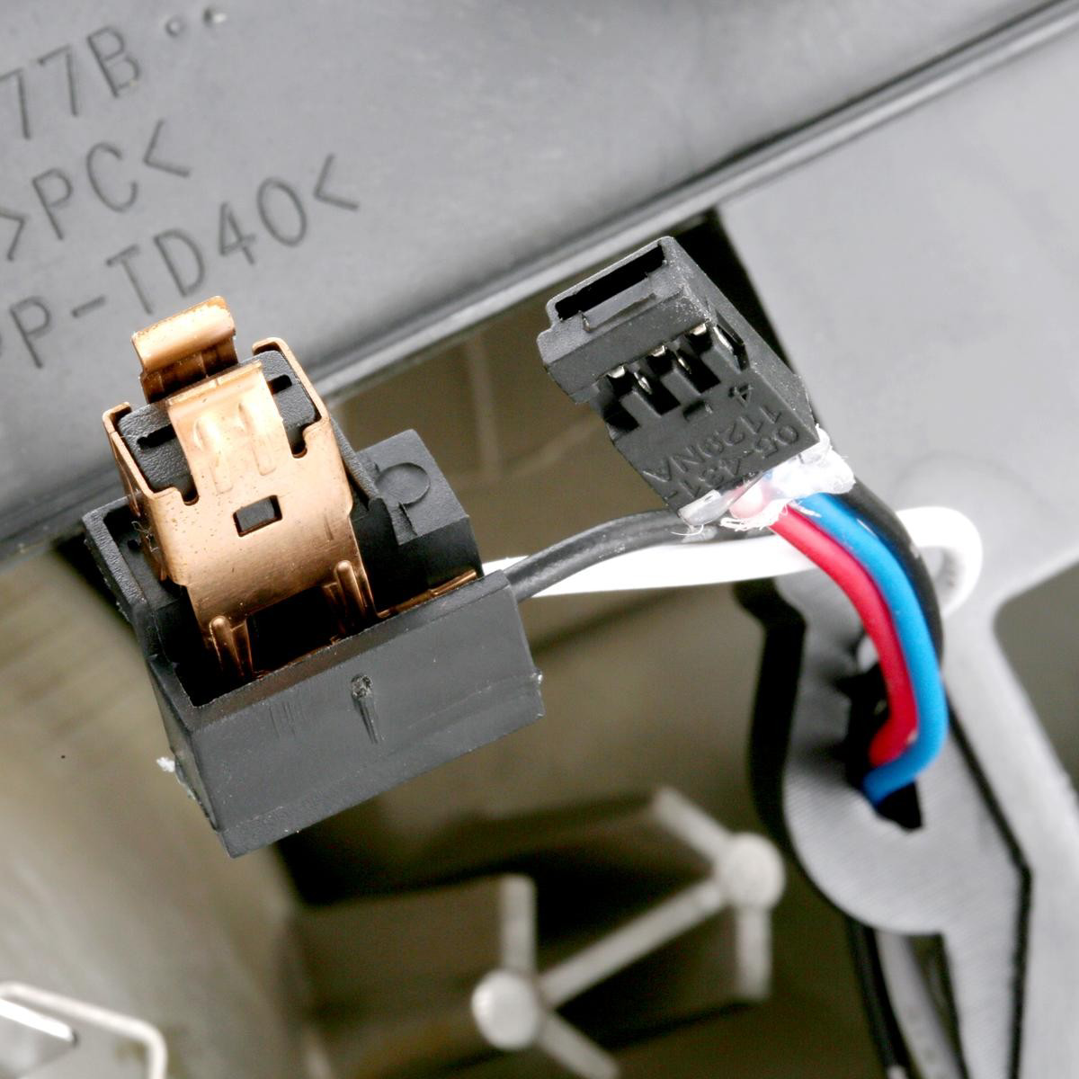 Luz direita Renault (RVI) 1337815080 preço, a partir de 66,93 USD