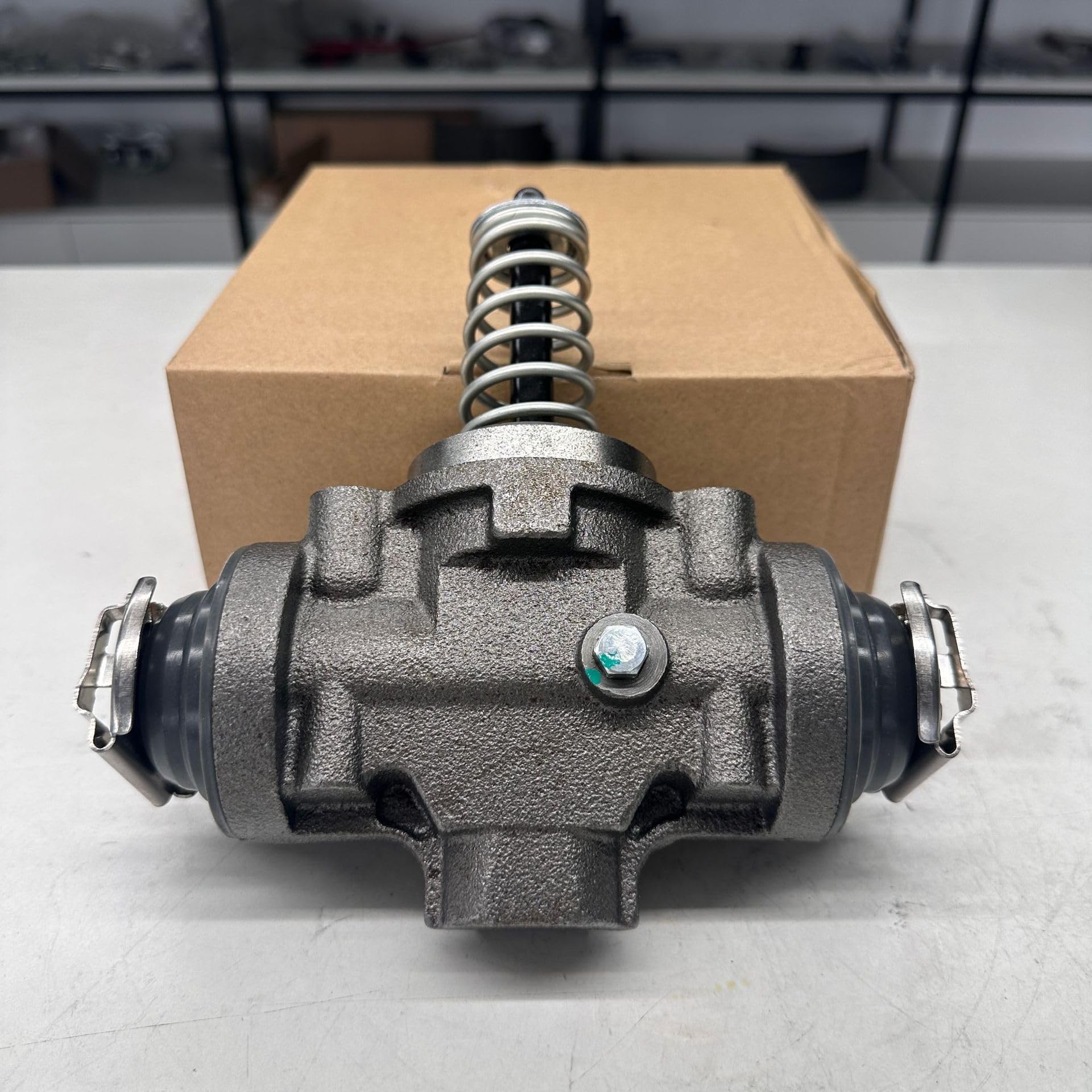Cilindro traseiro do freio de rodas de trabalho Mercedes 6734200223 preço, a partir de 223,71 USD