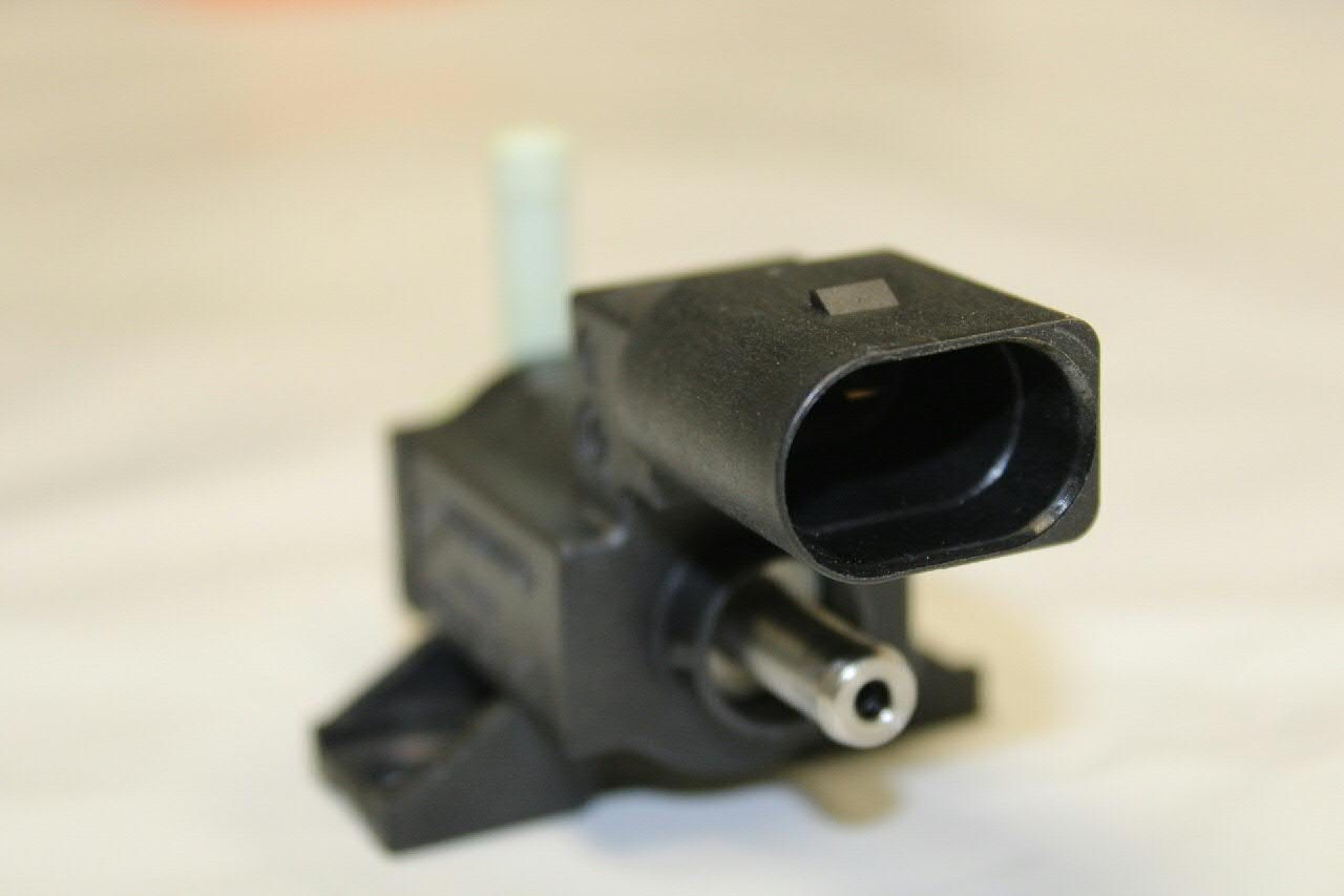 Convertidor de pressão (solenoide) de supercompressão VAG 03C906283B