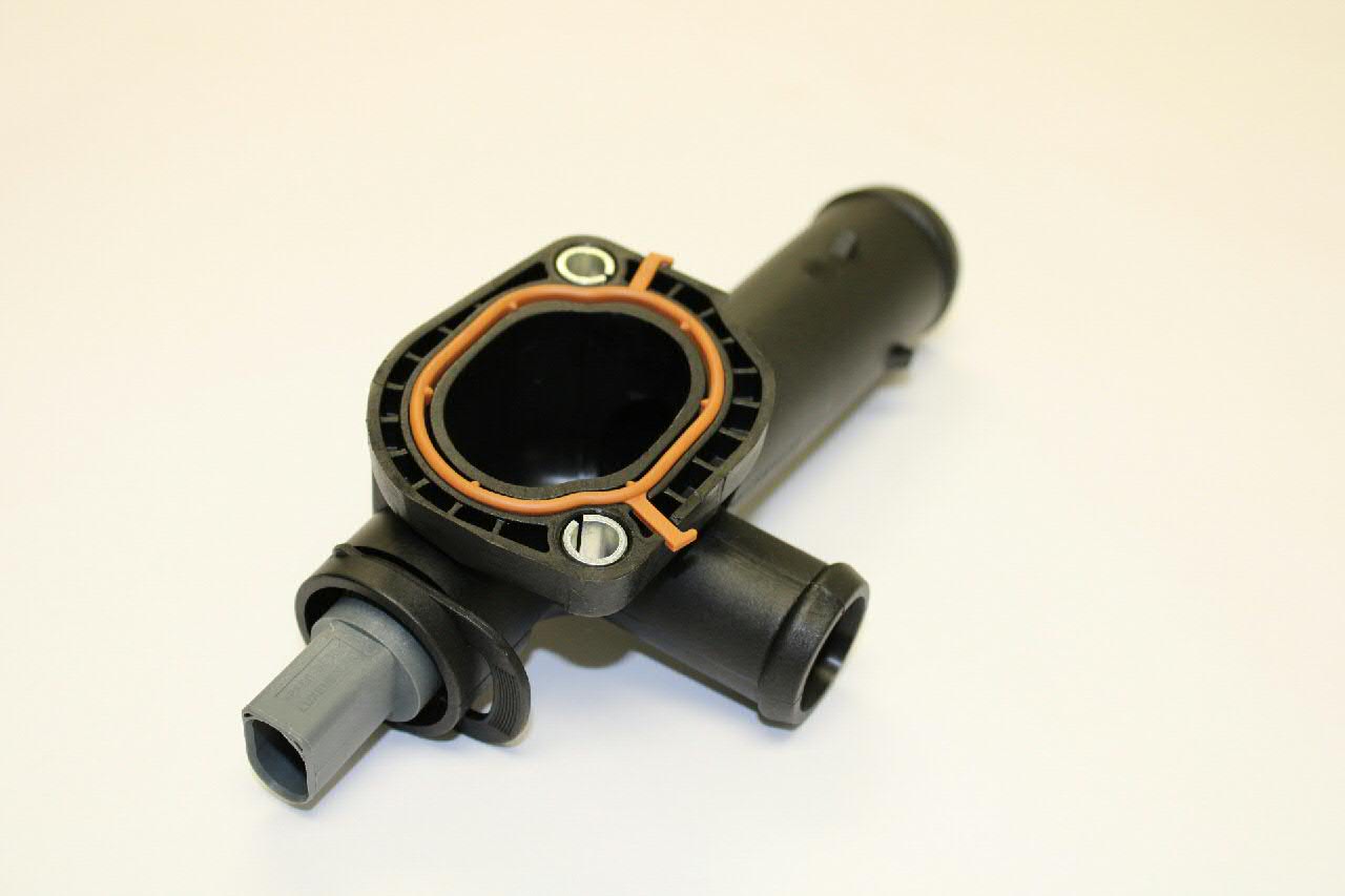 Compre 03L121131M VAG Flange do sistema de esfriamento (união em T)