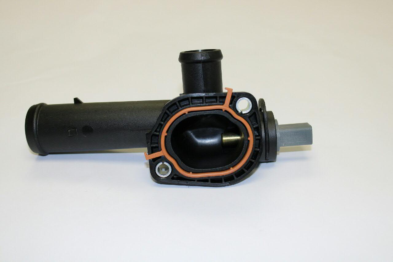 03L121131M VAG Flange do sistema de esfriamento (união em T)