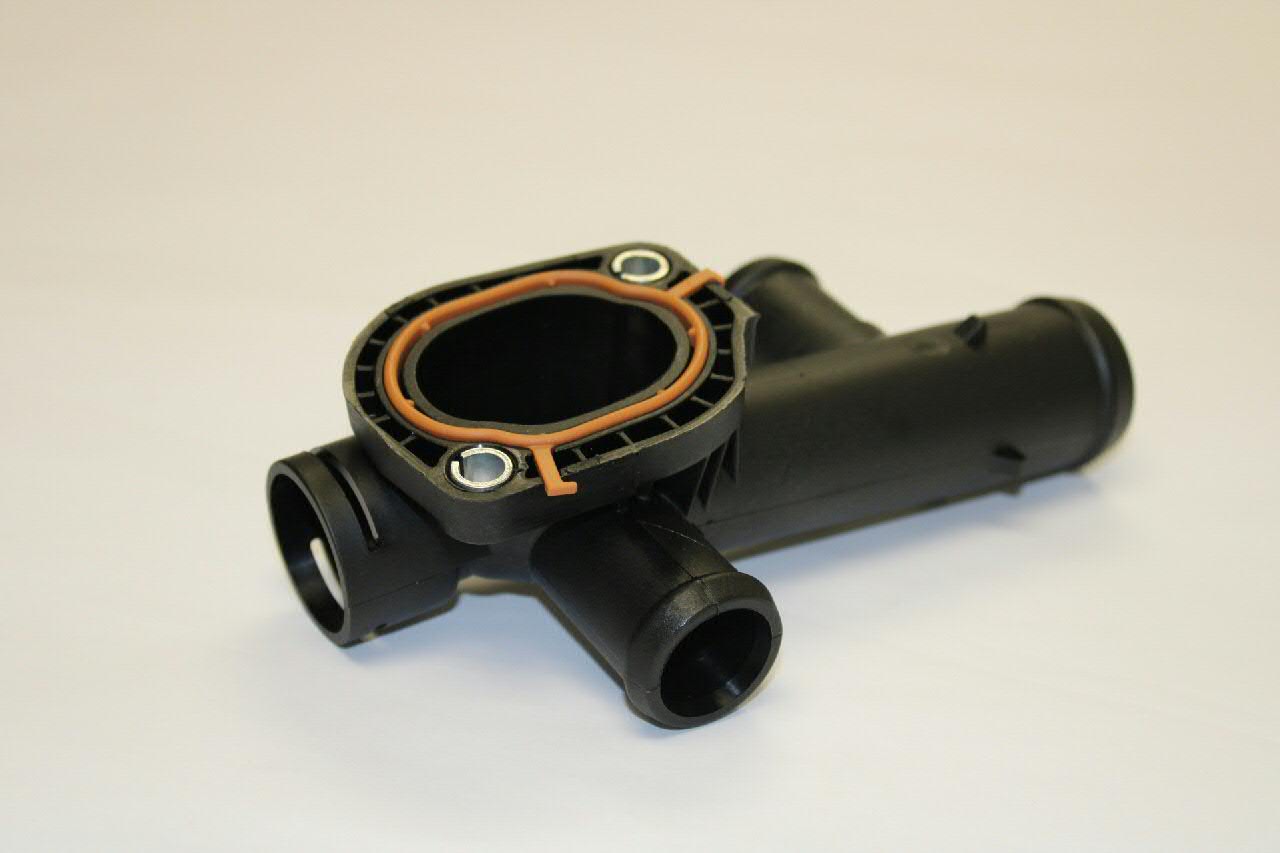 Compre 03L121132P VAG Flange do sistema de esfriamento (união em T)