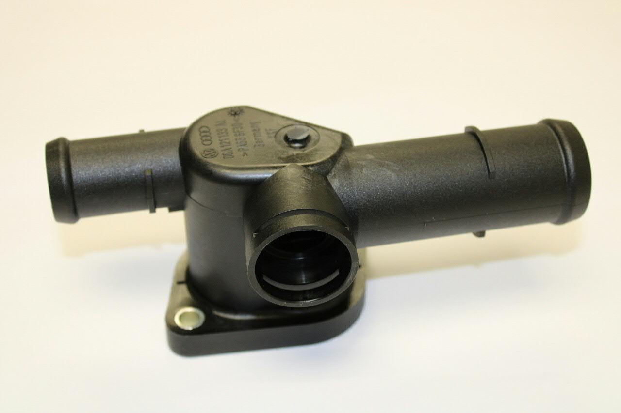 06A121132AG VAG Flange do sistema de esfriamento (união em T)