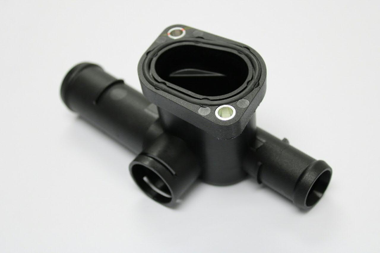 Flange do sistema de esfriamento (união em T) 06A121132AG VAG