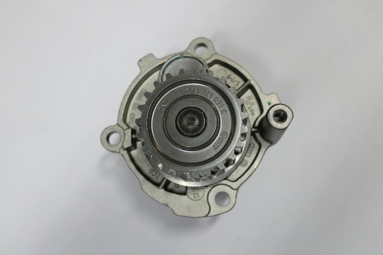 Compre 06B121011Q VAG Bomba de água (bomba) de esfriamento