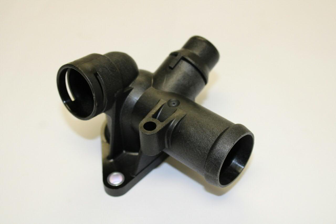 Flange do sistema de esfriamento (união em T) VAG 06B121132D preço, a partir de 7,10 USD