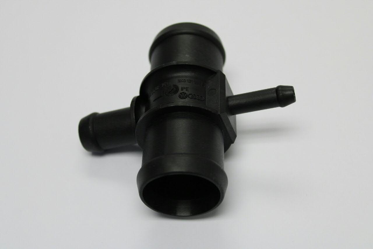 Compre 1K0121087E VAG Flange do sistema de esfriamento (união em T)