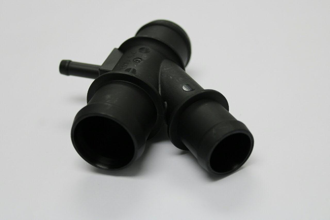 Flange do sistema de esfriamento (união em T) VAG 1K0121087H preço, a partir de 6,00 USD