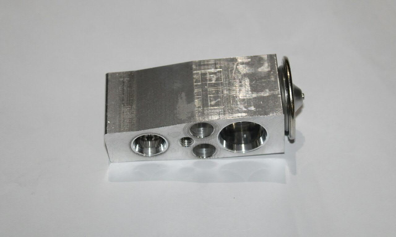 Válvula TRV de aparelho de ar condicionado 2Q0816679C VAG