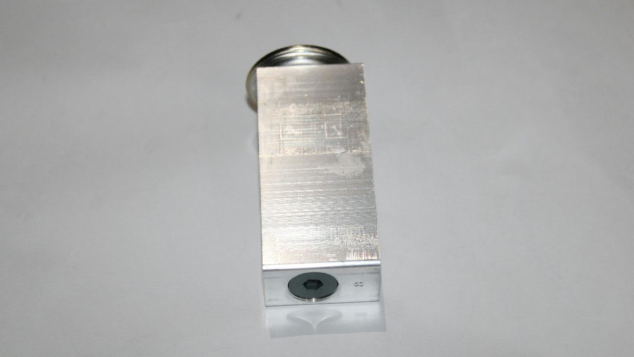 2Q0816679C VAG Válvula TRV de aparelho de ar condicionado