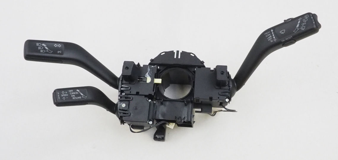 3C9953513AG9B9 VAG Comutador instalado na coluna da direção, montado