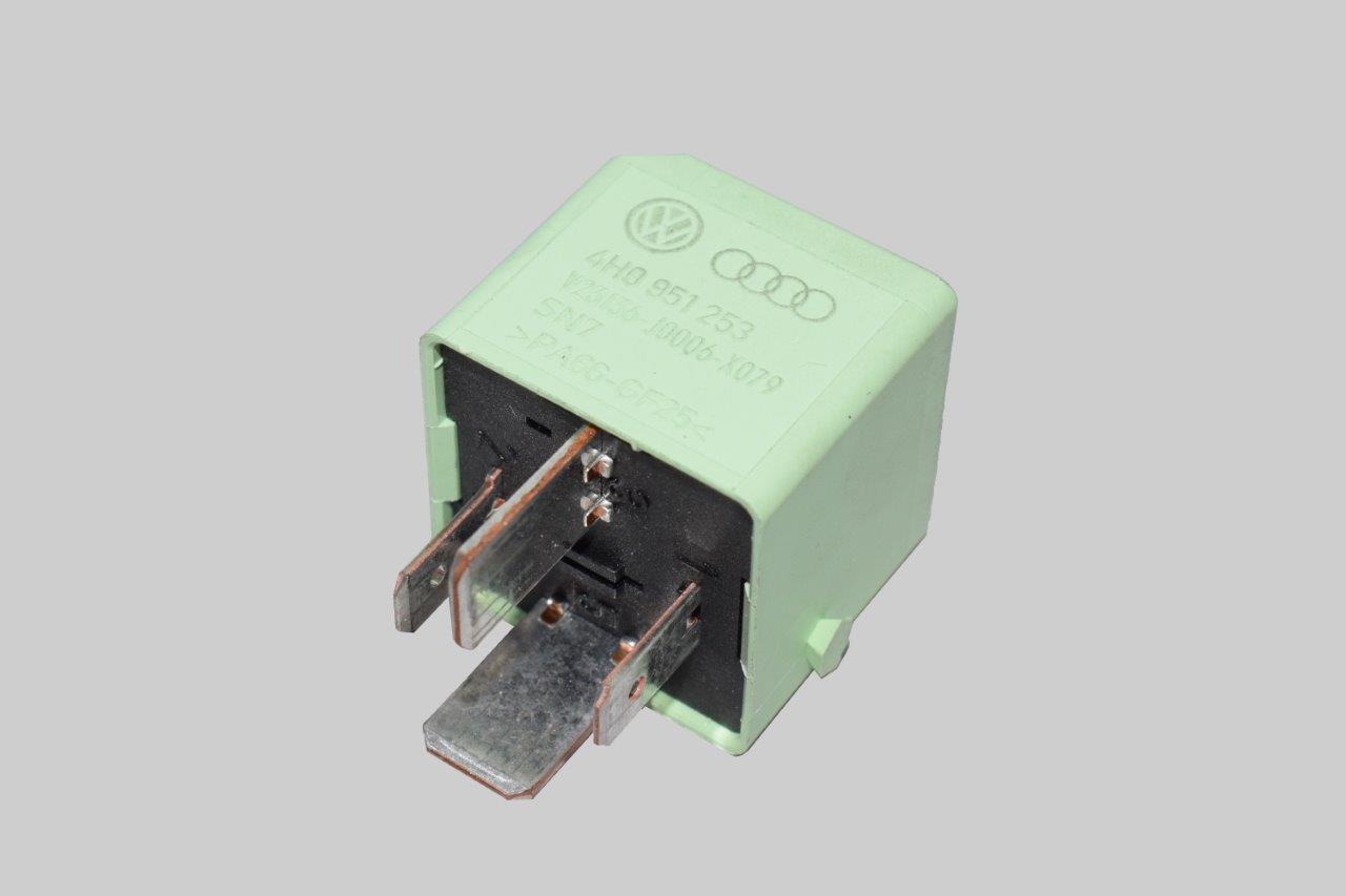 4H0951253 VAG Relê de bomba de gasolina elétrica
