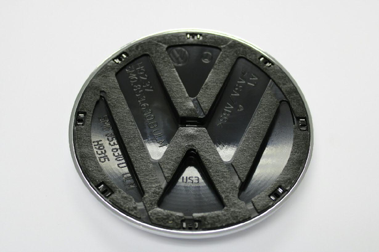 Emblema de tampa de porta-malas (emblema de firma) Volkswagen Passat B7 365