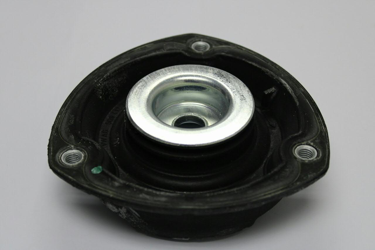 5Q0412331E VAG Suporte de amortecedor dianteiro
