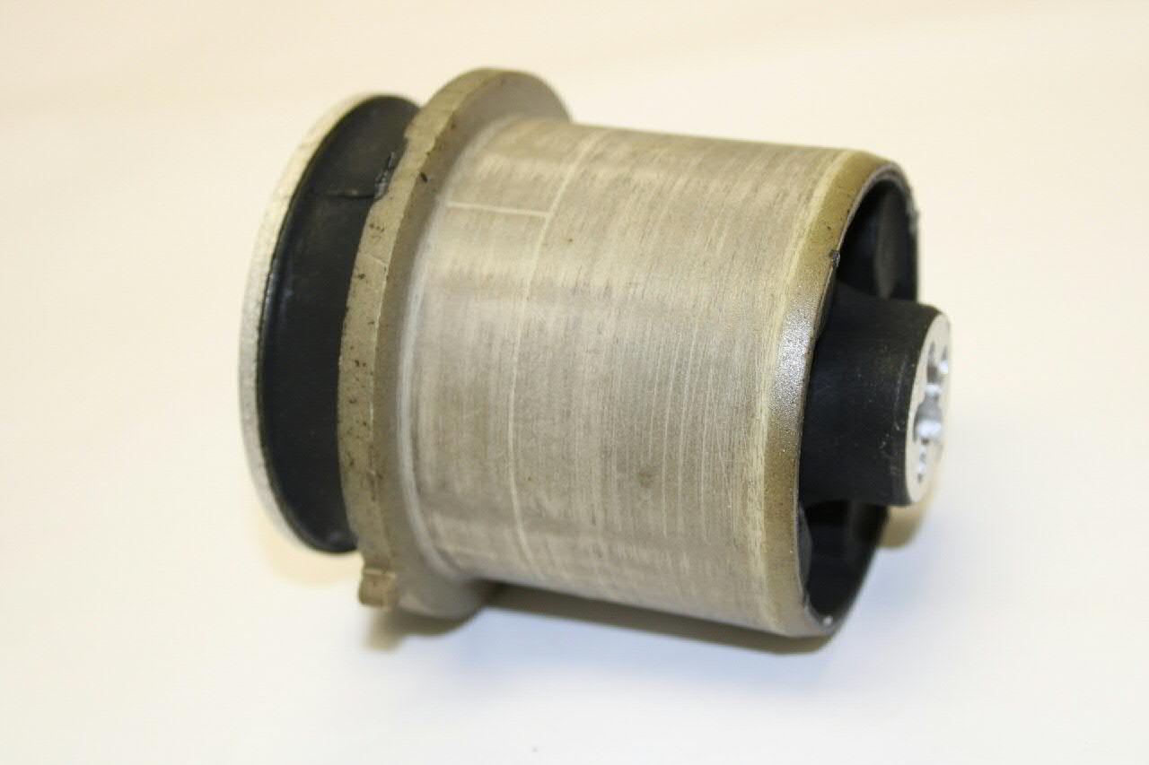 Bloco silencioso de viga traseira (de plataforma veicular) 5Q0501541C VAG