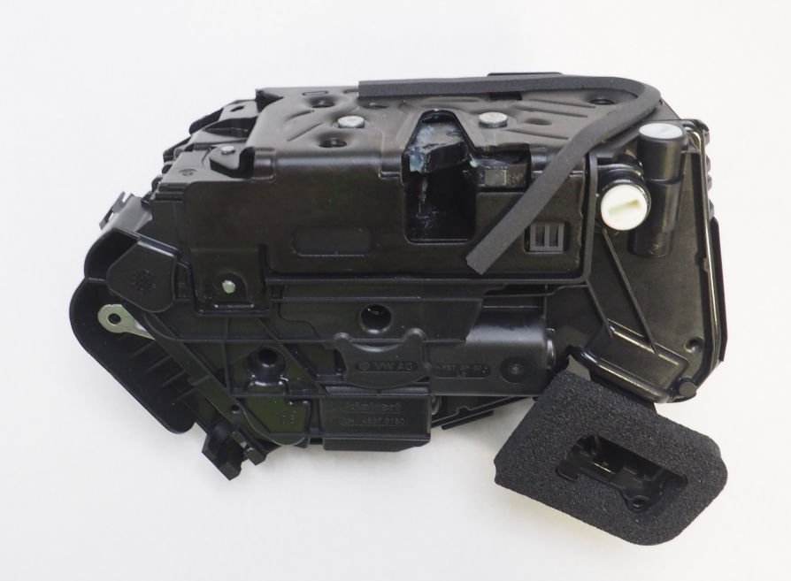 Compre 5TA839015K VAG Fecho da porta traseira esquerda
