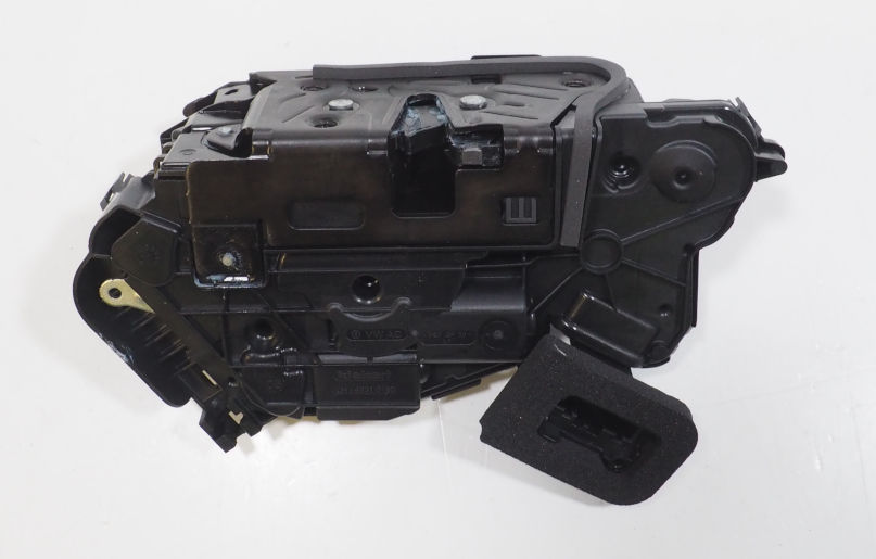 Fecho da porta dianteira esquerda VAG 5TB837015B preço, a partir de 71,12 USD