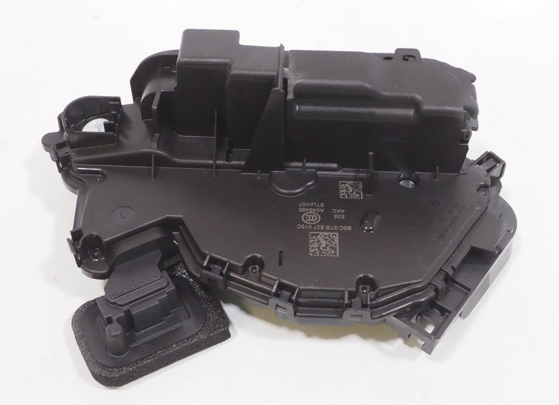 5TB837015C VAG Fecho da porta dianteira esquerda