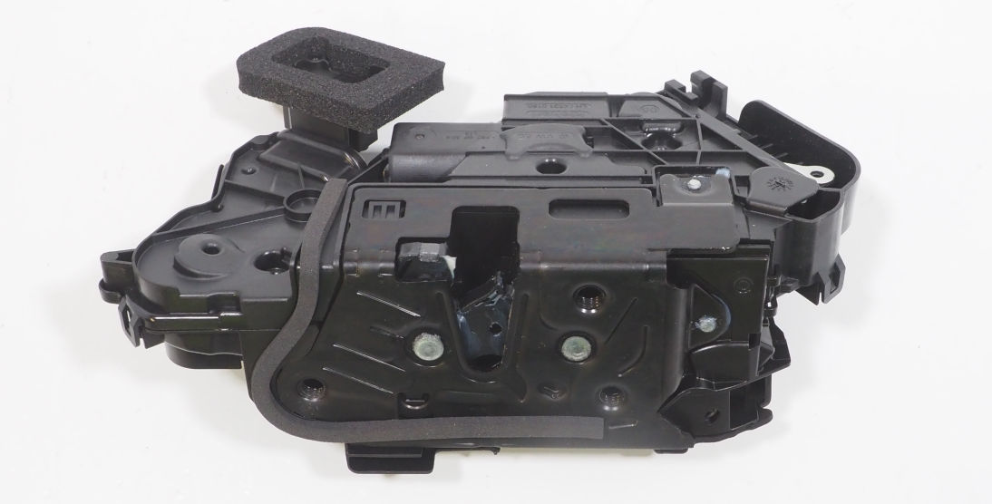Fecho da porta dianteira esquerda 5TB837015C VAG